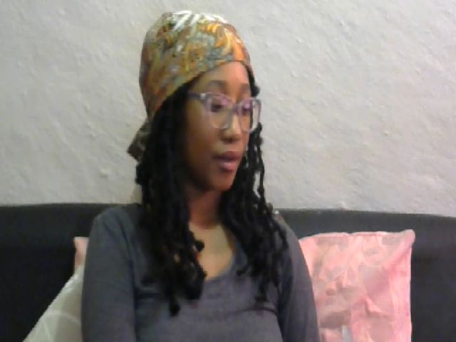 Live sex webcam photo for Sexyliciousex #270974679