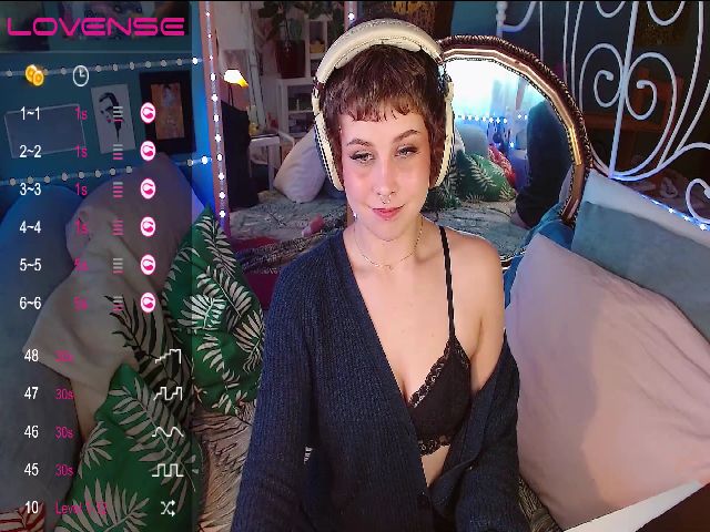 Live sex webcam photo for LunaOddityX #270974215