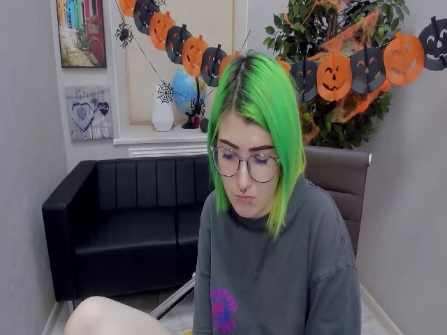 Live sex webcam photo for EllieSmile #270982773