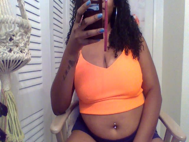 Live sex webcam photo for HoneyBrown89 #270981557