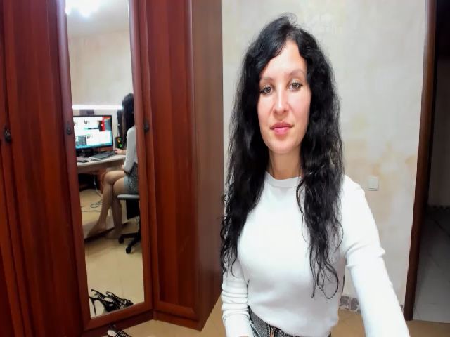 Live sex webcam photo for KarenSilk #270973139