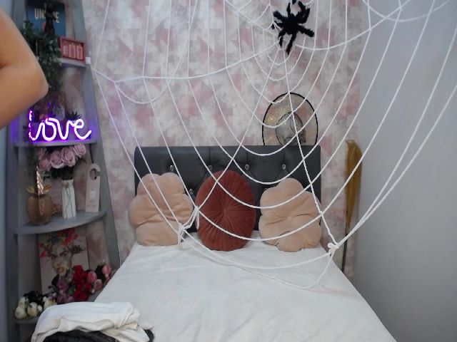 Live sex webcam photo for GiaVegas #270975657