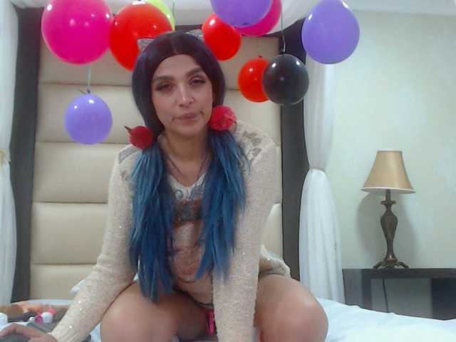 Live sex webcam photo for CarolineBars #270972012