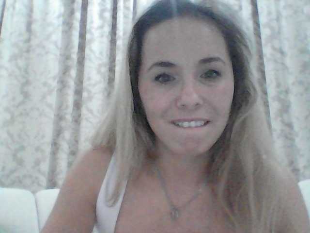 Live sex webcam photo for Tausha #270980260