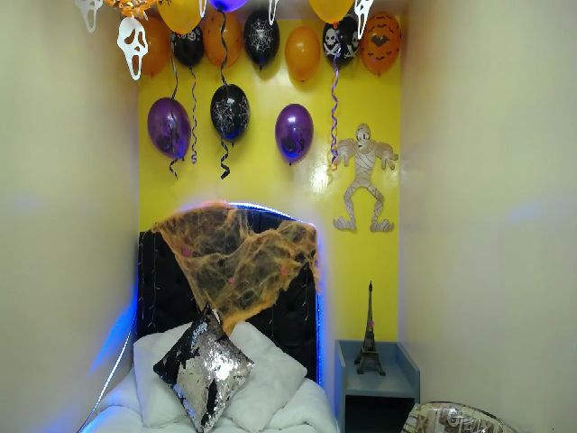 Live sex webcam photo for AmberCollins_ #270977139