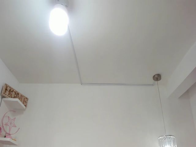 Live sex webcam photo for Evelincooper #270983989