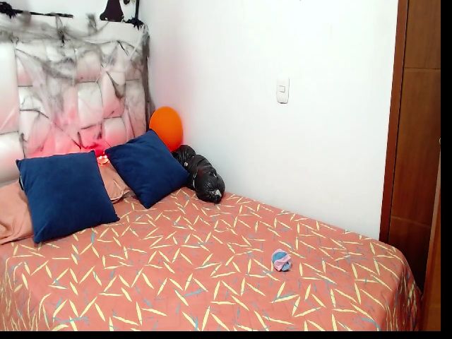 Live sex webcam photo for Eileen__Baker #270982657