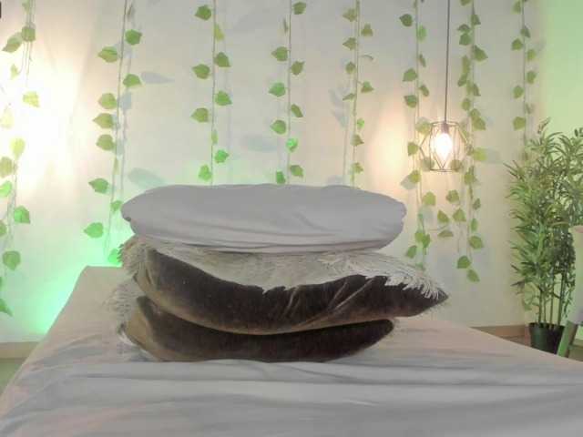 Live sex webcam photo for big-samantha #270975311