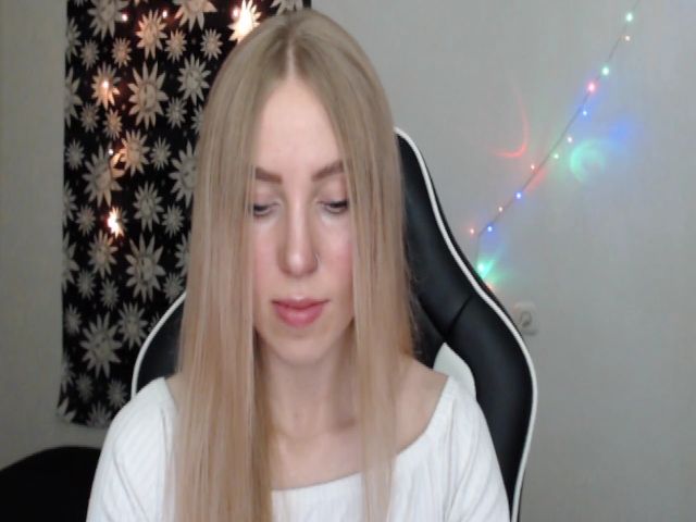 Live sex webcam photo for MagicElfie #270982092