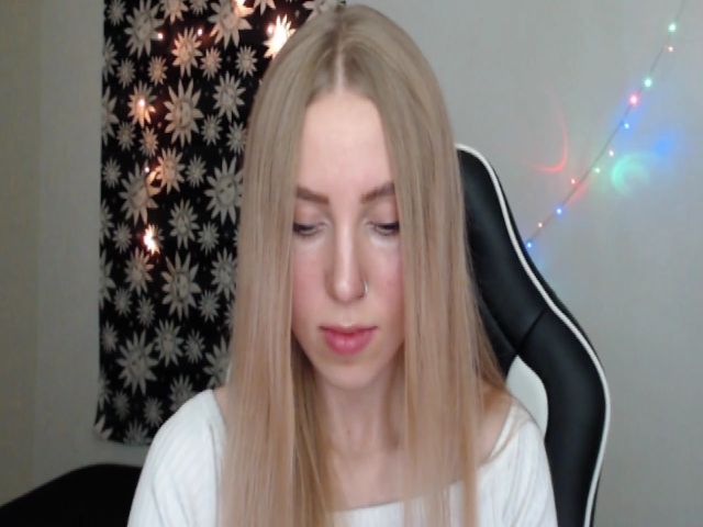 Live sex webcam photo for MagicElfie #270982394