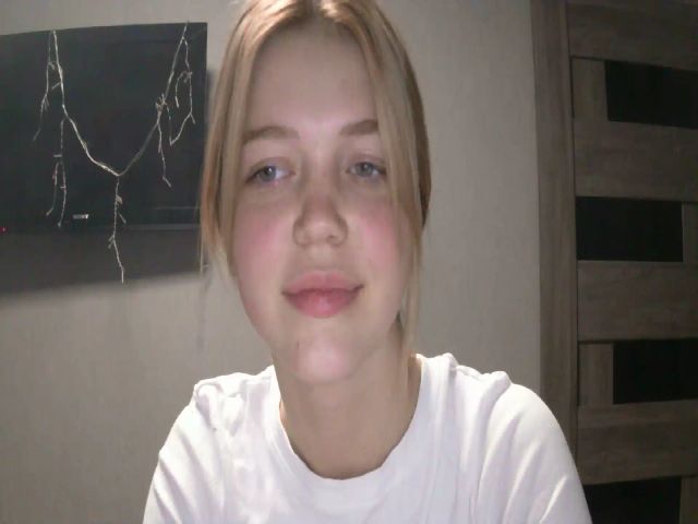 Live sex webcam photo for ShyBlonda #270983409