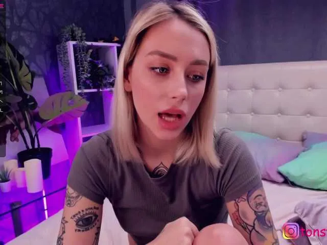 Live sex webcam photo for KaprinaGirrs #270993801