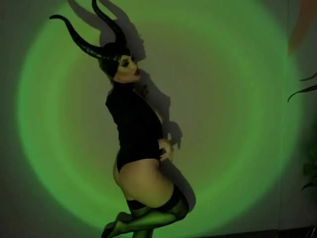 Live sex webcam photo for NiaStone #270997589