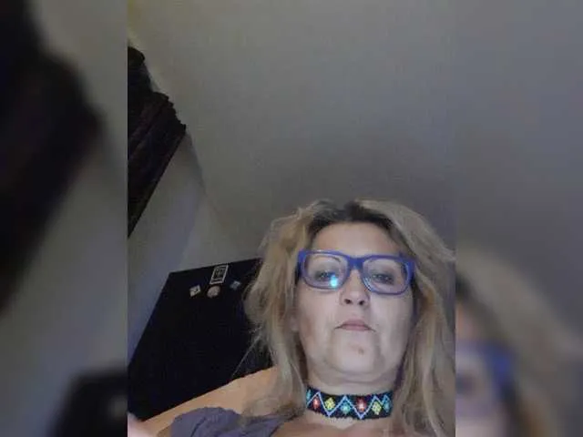 Live sex webcam photo for DivineBlond #287956757