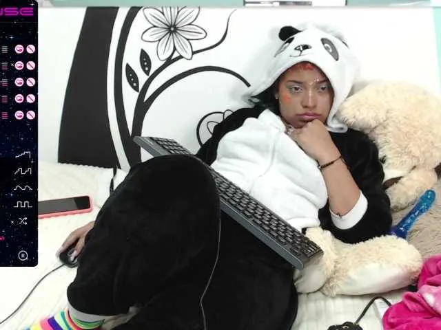 Live sex webcam photo for Angeluxxx #270986179