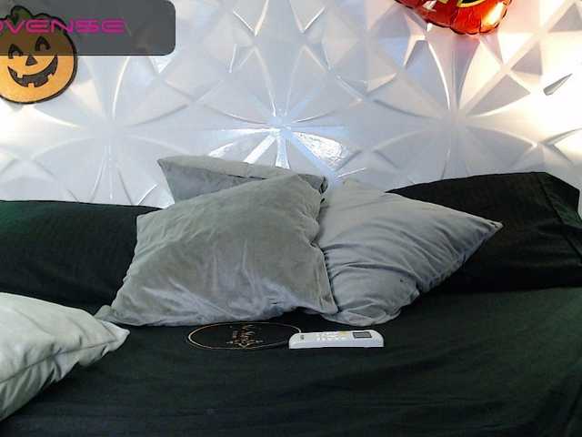 Live sex webcam photo for jamaicaawolf #270990257