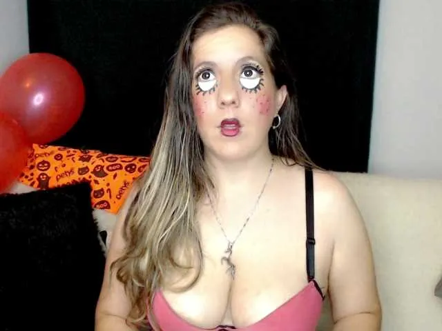 Live sex webcam photo for Liligold2 #270985773