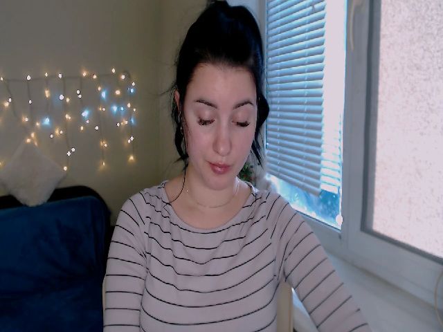 Live sex webcam photo for JenniferGill #270993982