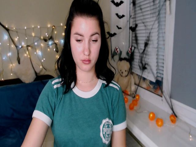 Live sex webcam photo for JenniferGill #270999892