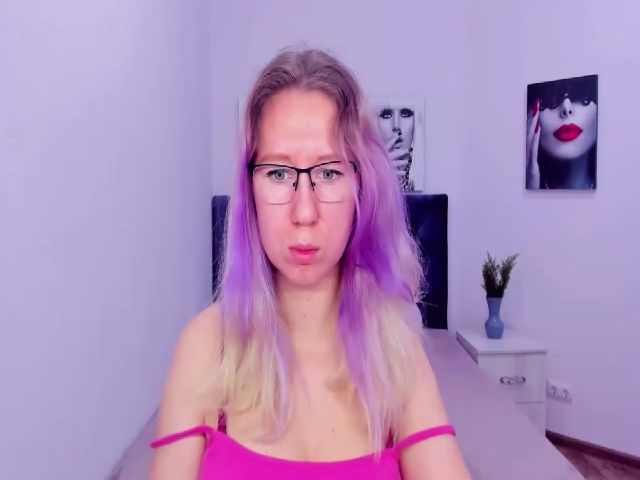 Live sex webcam photo for LizaSwan #270996804