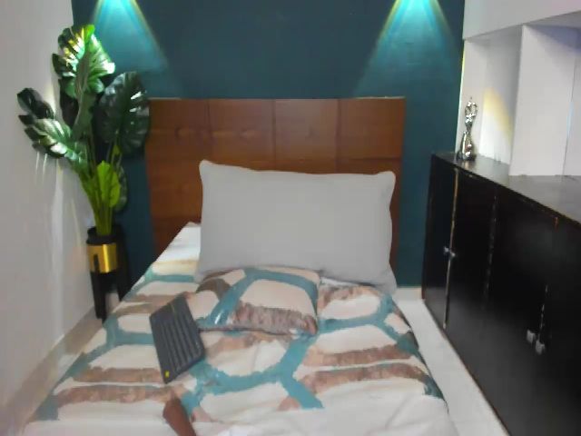 Live sex webcam photo for Manelik_benz #270986860