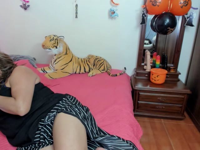 Live sex webcam photo for NeighborMilff #270999713