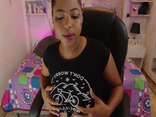 Live sex webcam photo for Keiramiles #270987029