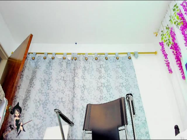 Live sex webcam photo for Emilly_harper #270999749