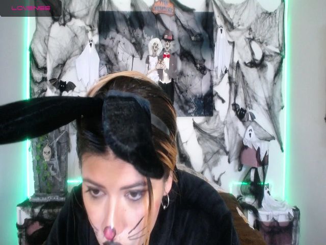 Live sex webcam photo for NicolSaenz #270996101