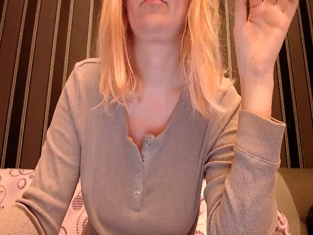 Live sex webcam photo for Bite_Me__ #270988719