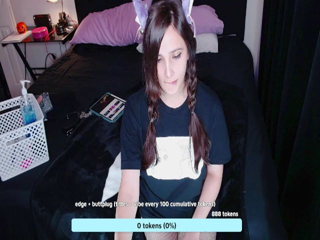 Live sex webcam photo for moonlitfox #271001325