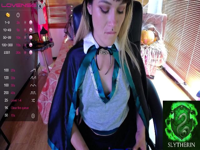 Live sex webcam photo for Kimjeniie #270996799