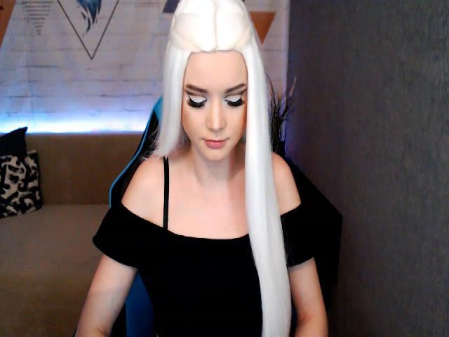 Live sex webcam photo for MonicaHigh #270986960