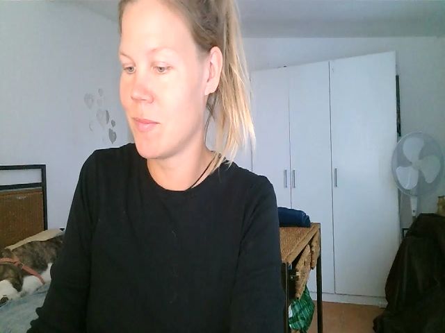 Live sex webcam photo for CallMeMaria #270992337