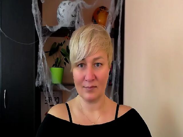 Live sex webcam photo for KailyMey #270994353