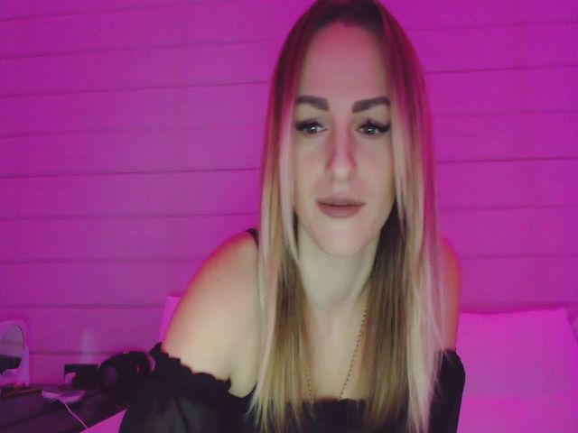 Live sex webcam photo for CandyBunie #270987838