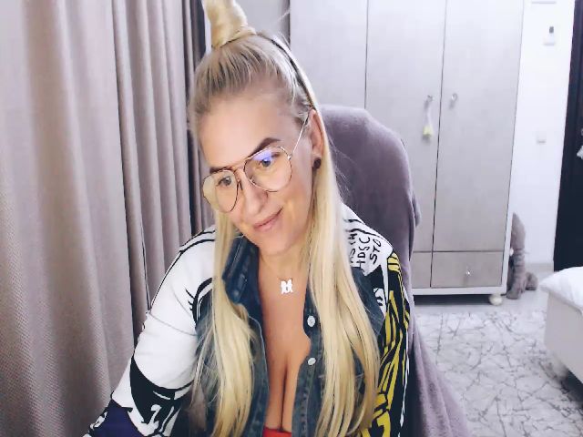 Live sex webcam photo for A_Sweet_Girl_ #270986502