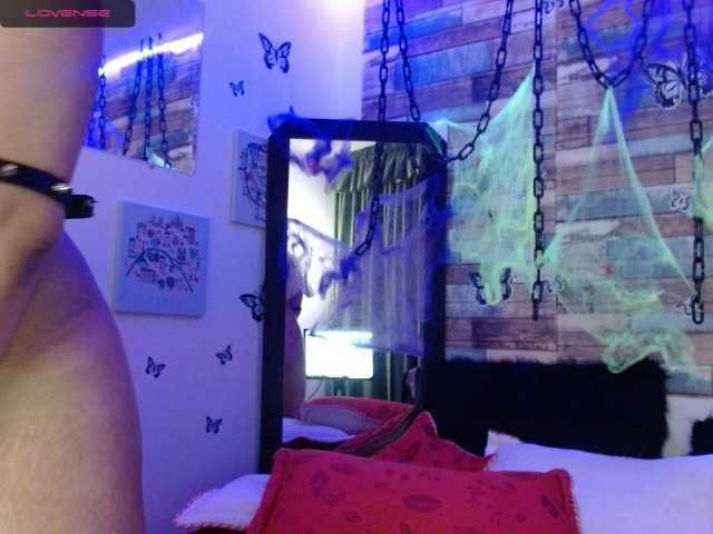 Live sex webcam photo for milenacambc #270998076