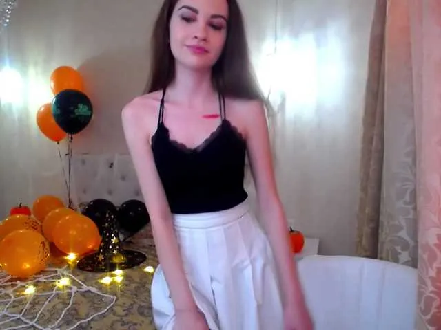 Live sex webcam photo for InnocentLove #270993873