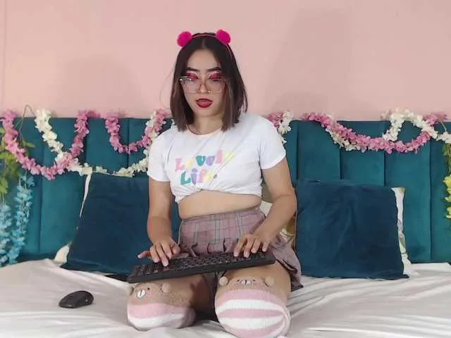 Live sex webcam photo for LennaHale #270985528