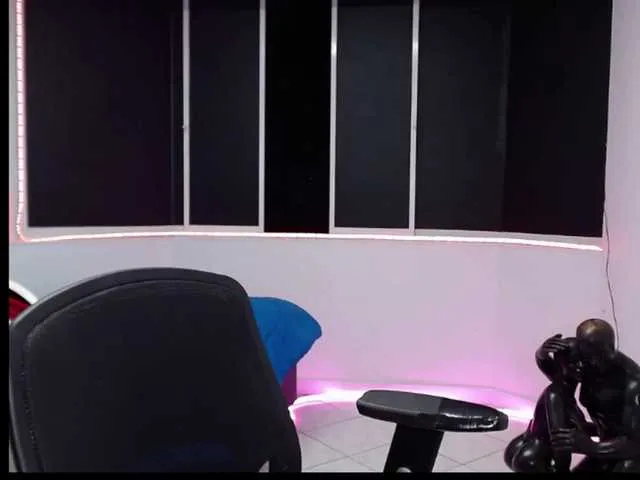 Live sex webcam photo for Gabi17a #270986320