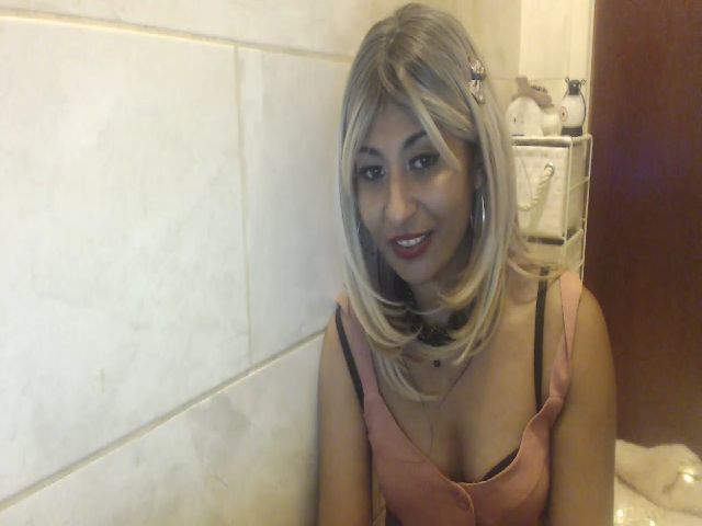 Live sex webcam photo for Blueroses9 #270992309