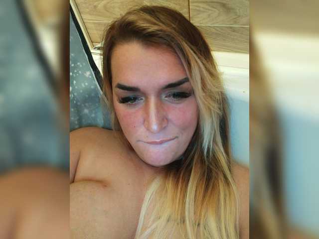 Live sex webcam photo for Wennice #270997297