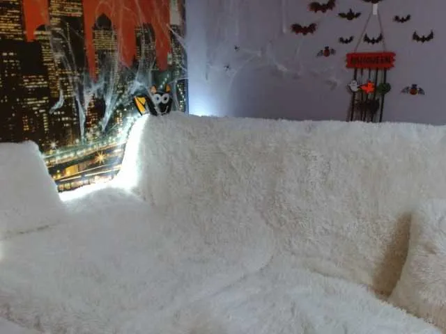 Live sex webcam photo for SexyLionesse #270984962