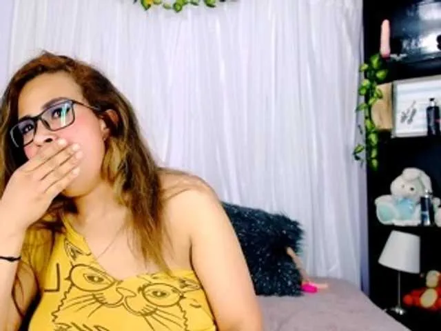 Live sex webcam photo for emilysuarez #270990835