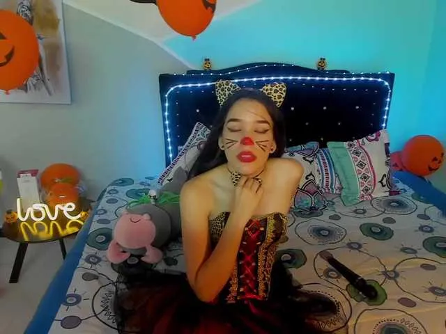 Live sex webcam photo for candy-briana1 #270998421