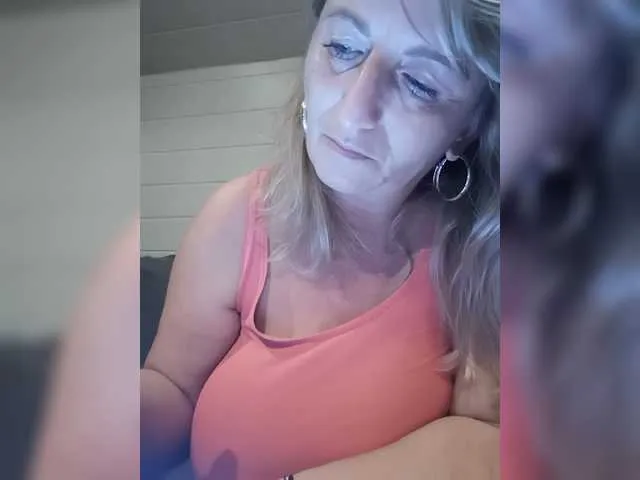 Live sex webcam photo for JennaDeluxe #288022506