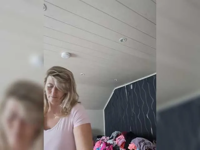 Live sex webcam photo for JennaDeluxe #288022507