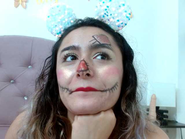 Live sex webcam photo for meridasweet #270993897