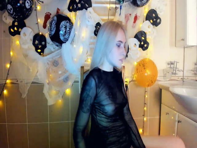 Live sex webcam photo for HannaLismont #271000984